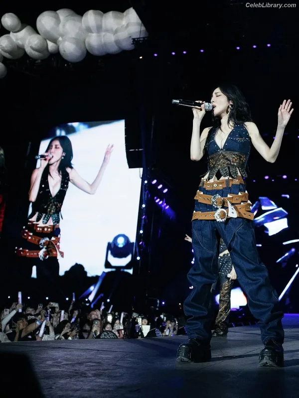 Sandara Park (2NE1) photo 17 of 40