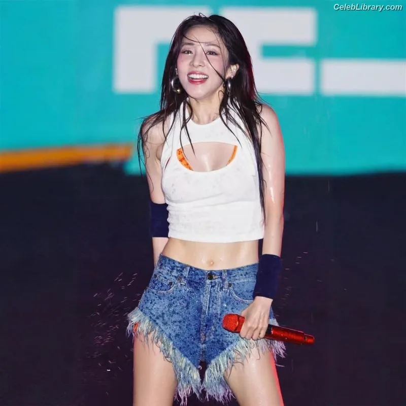 Sandara Park (2NE1) photo 11 of 40