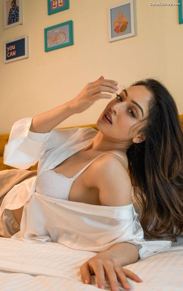 Sandeepa Dhar photo 2 of 3
