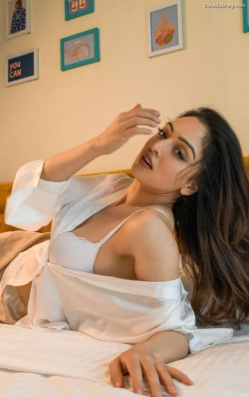 Sandeepa Dhar photo 2 of 3