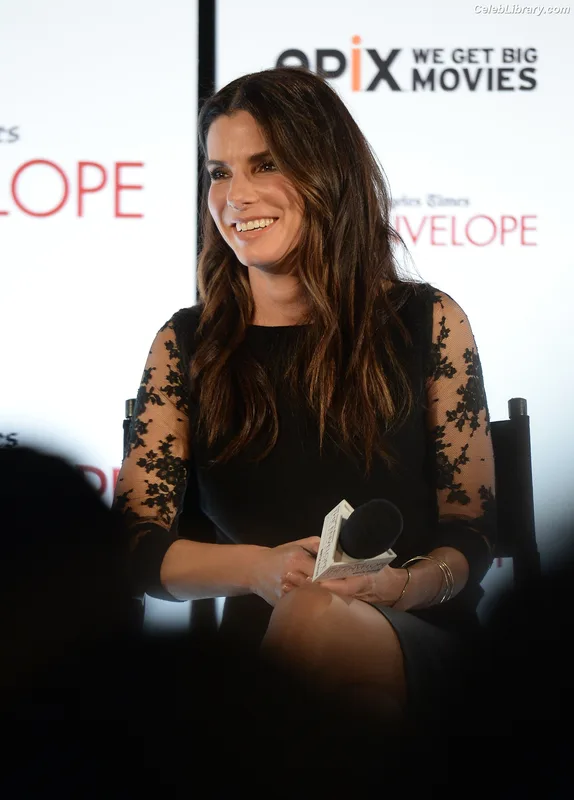 Sandra Bullock photo 20 of 128
