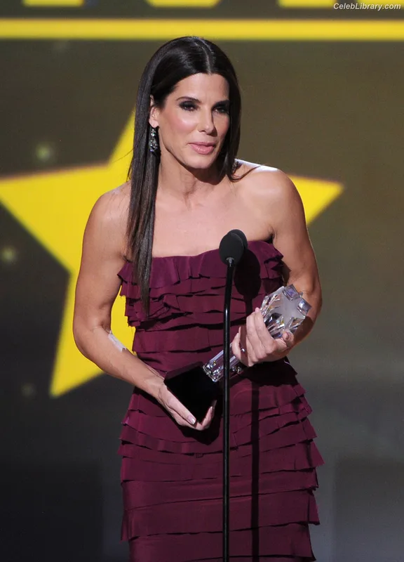 Sandra Bullock photo 5 of 128