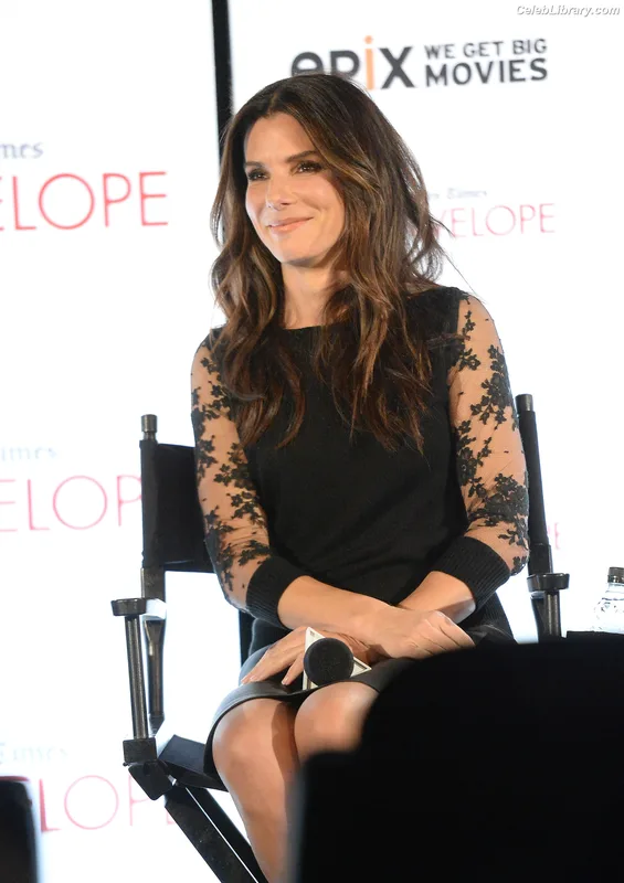 Sandra Bullock photo 13 of 128