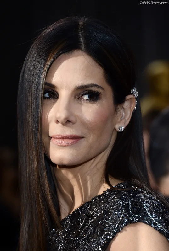 Sandra Bullock photo 24 of 128