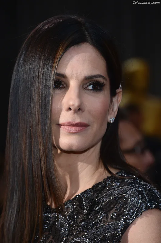 Sandra Bullock photo 4 of 128