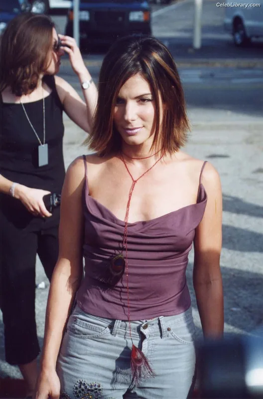Sandra Bullock photo 1 of 128