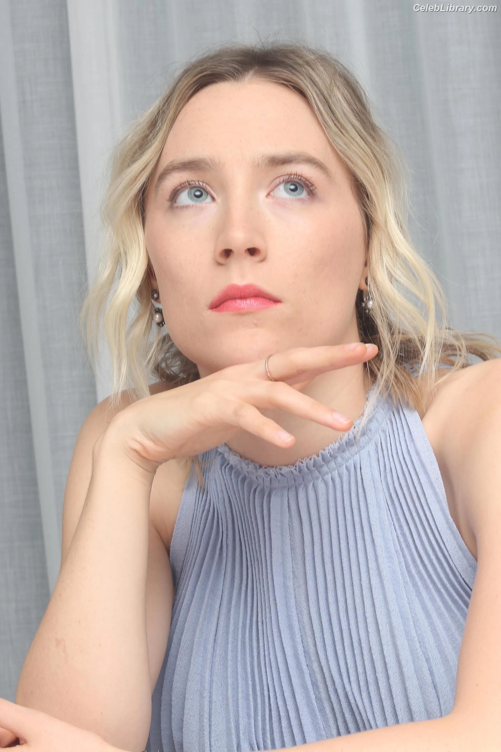 Saoirse Ronan photo 23 of 406