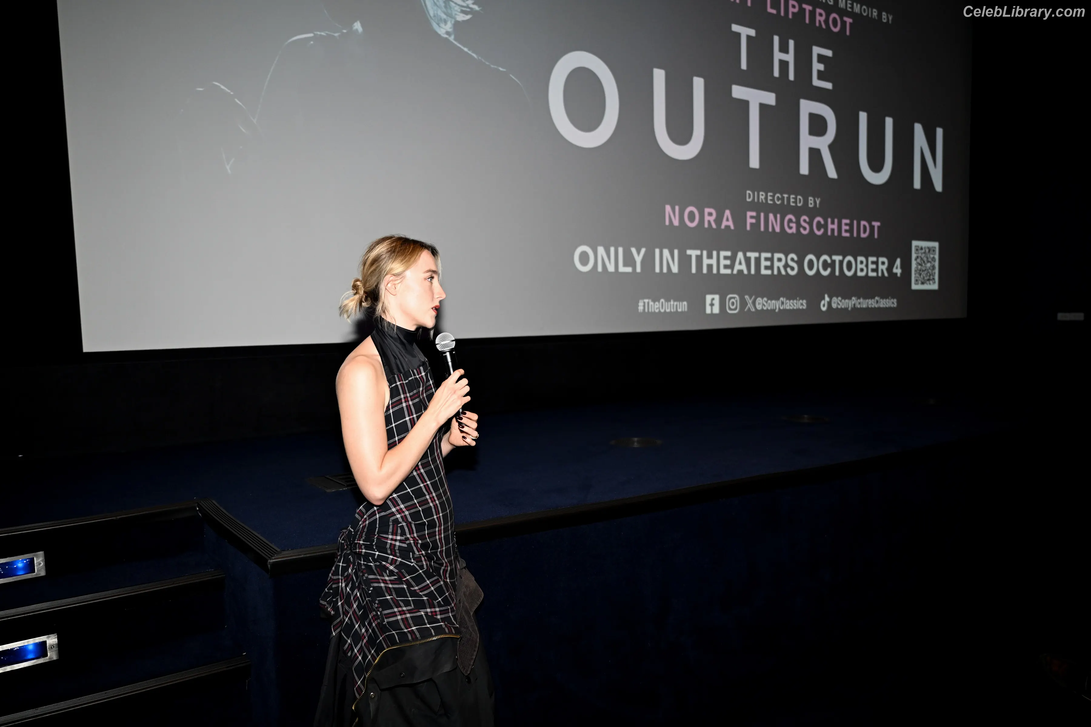 Saoirse Ronan photo 1 of 406