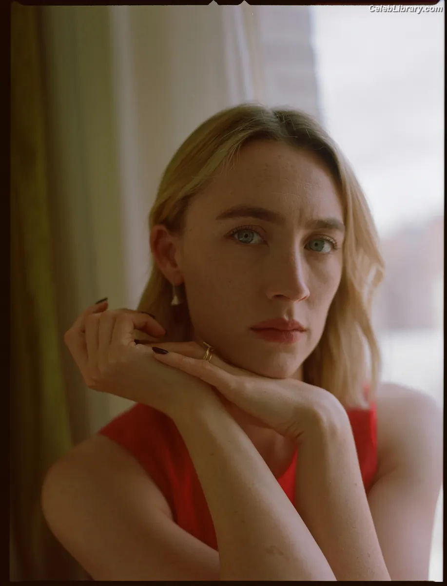 Saoirse Ronan photo 5 of 406