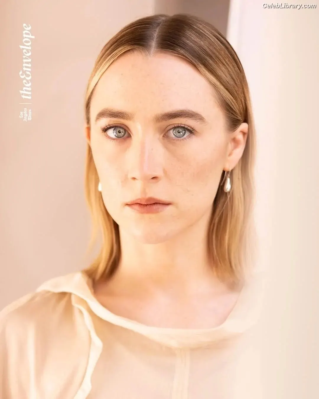 Saoirse Ronan photo 9 of 406