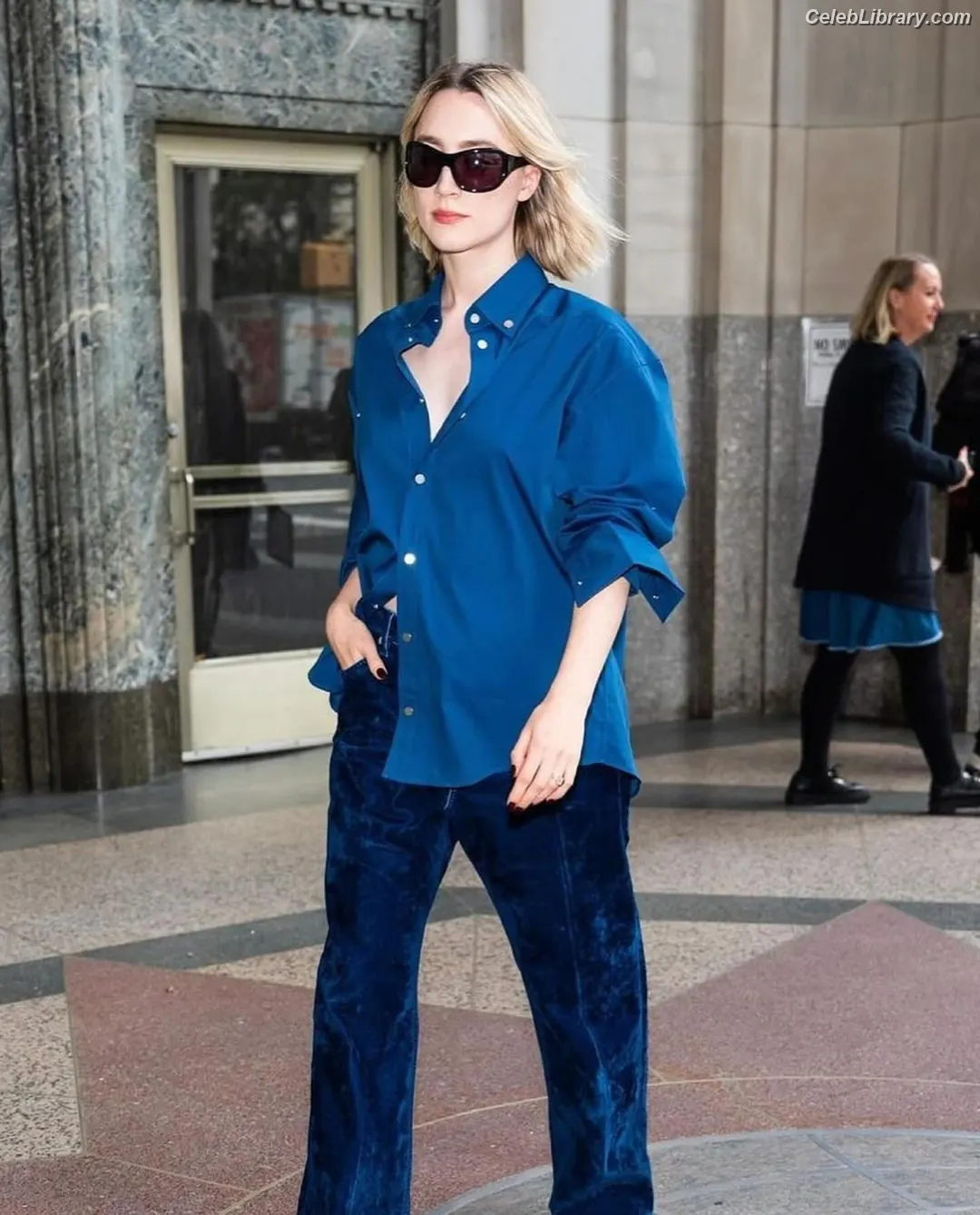 Saoirse Ronan photo 5 of 406