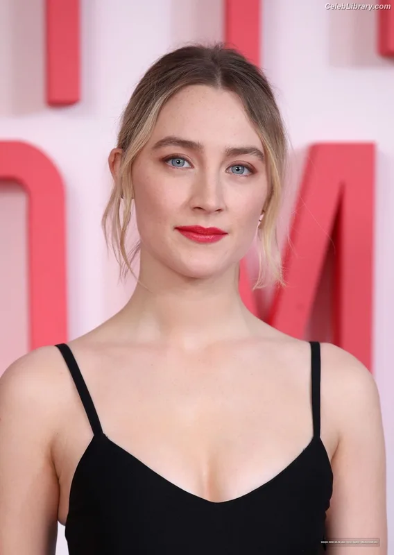 Saoirse Ronan photo 2 of 406