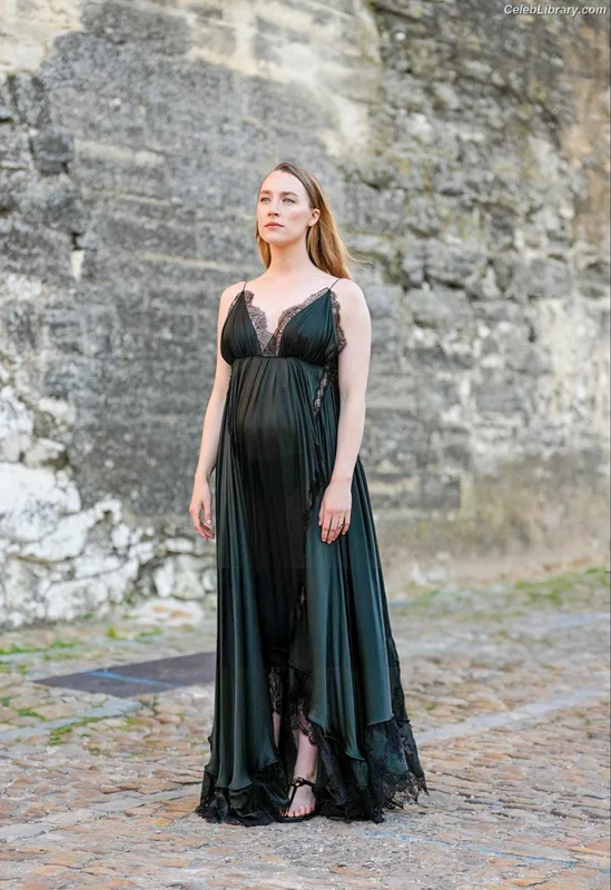 Saoirse Ronan photo 14 of 406