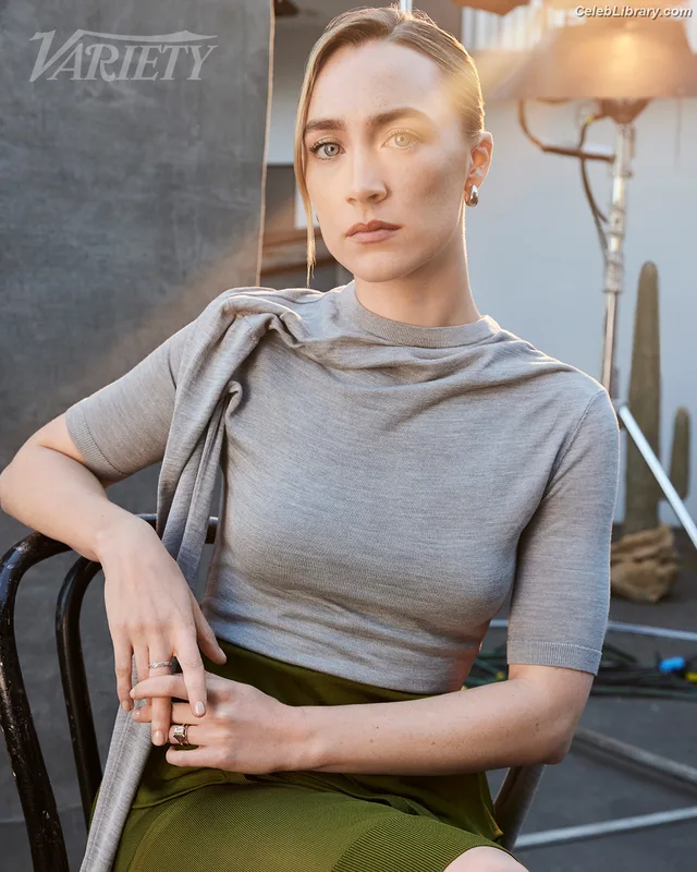 Saoirse Ronan photo 16 of 406