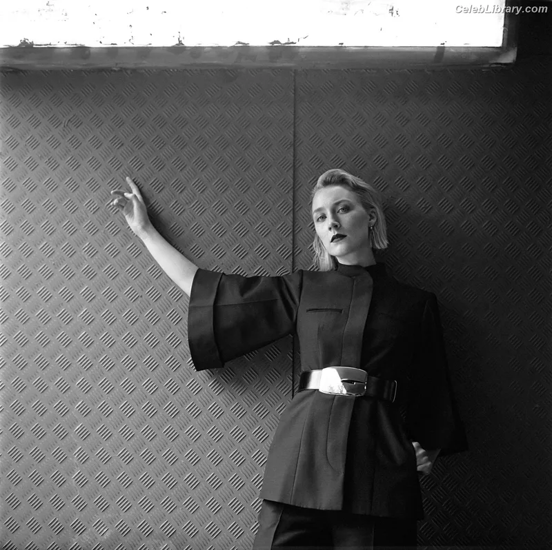 Saoirse Ronan photo 8 of 406