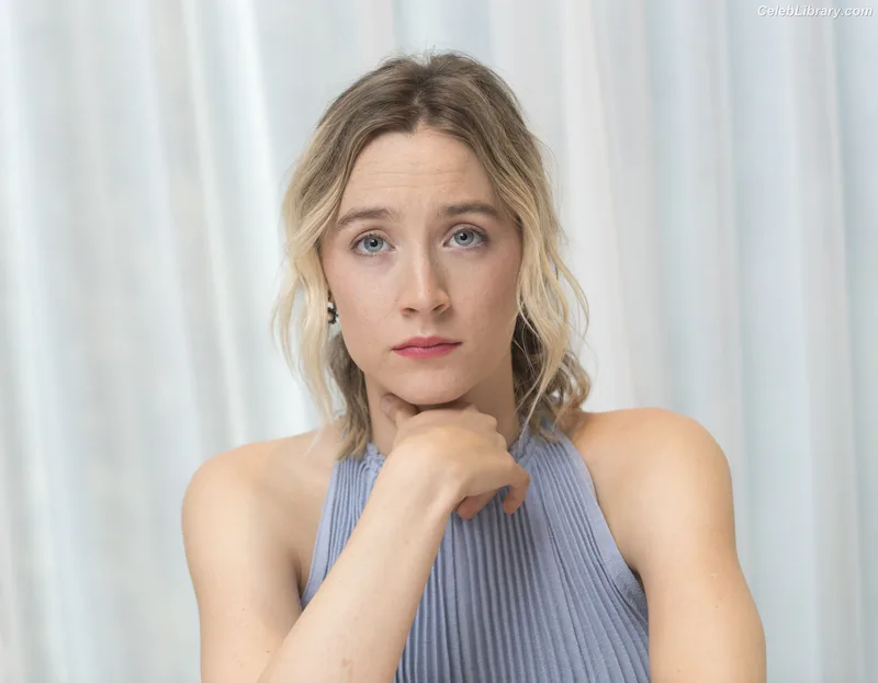 Saoirse Ronan photo 16 of 406