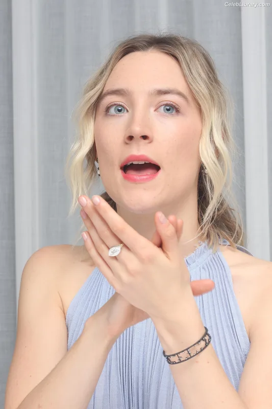 Saoirse Ronan photo 24 of 406