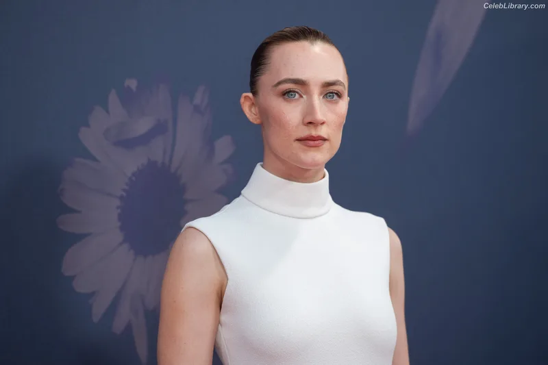 Saoirse Ronan photo 1 of 406