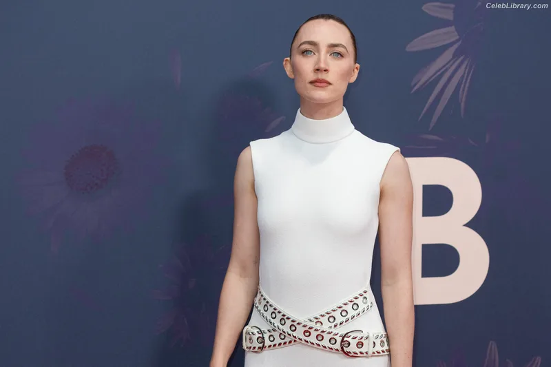 Saoirse Ronan photo 3 of 406