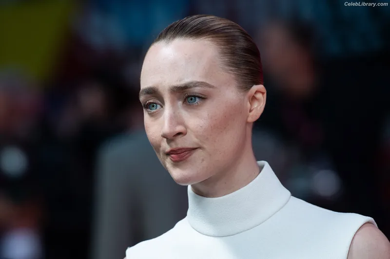 Saoirse Ronan photo 7 of 406
