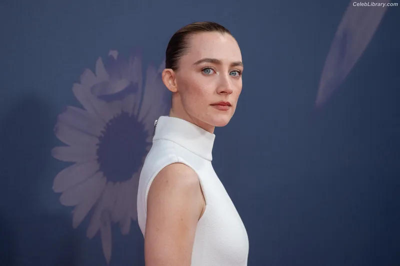 Saoirse Ronan photo 12 of 406