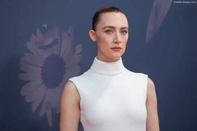 Saoirse Ronan photo 13 of 406