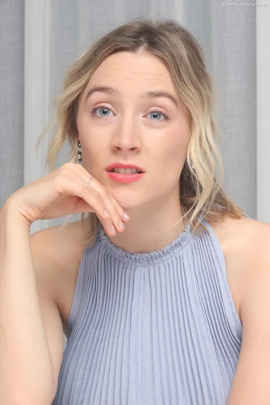 Saoirse Ronan photo 16 of 406