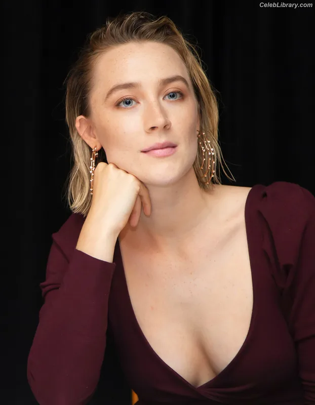 Saoirse Ronan photo 18 of 406