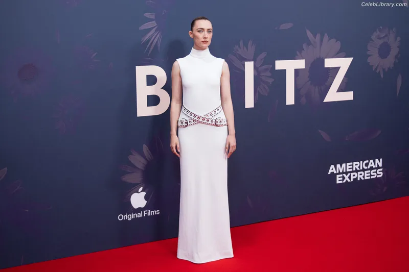 Saoirse Ronan photo 19 of 406