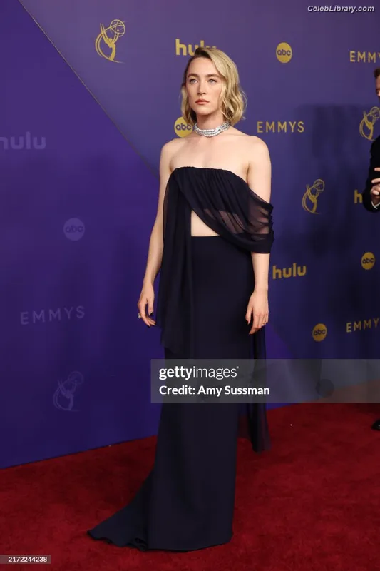 Saoirse Ronan photo 9 of 406
