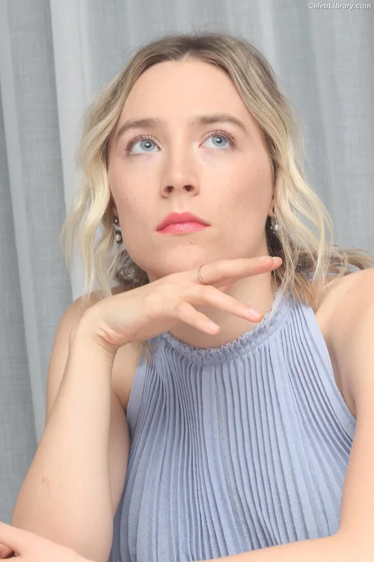 Saoirse Ronan photo 23 of 406