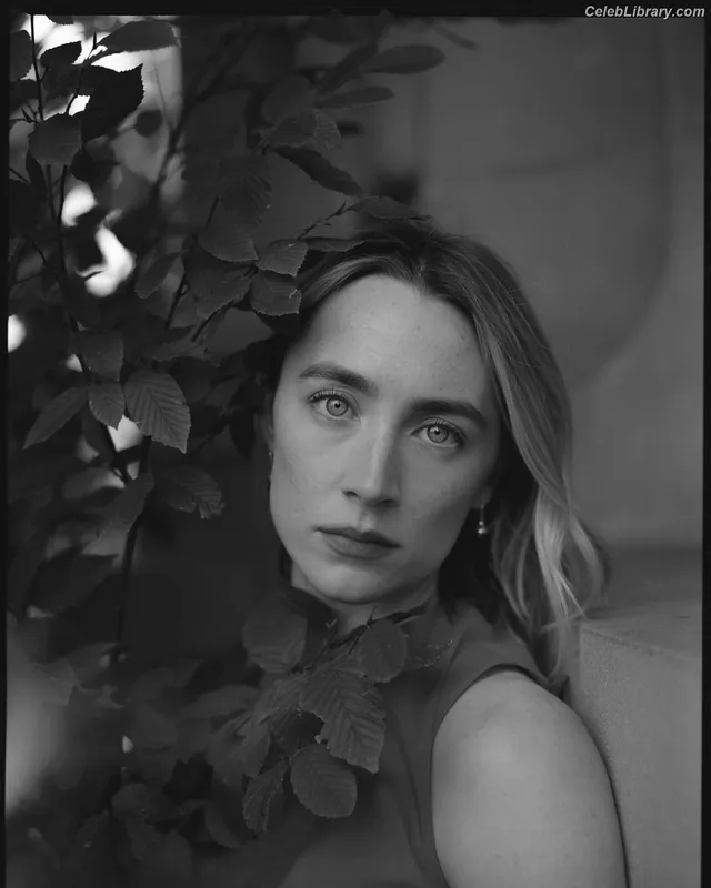 Saoirse Ronan photo 7 of 406