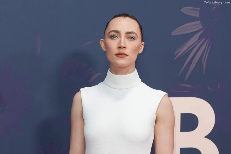 Saoirse Ronan photo 8 of 406