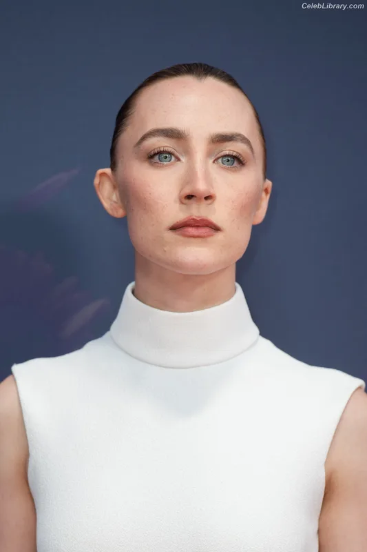 Saoirse Ronan photo 9 of 406