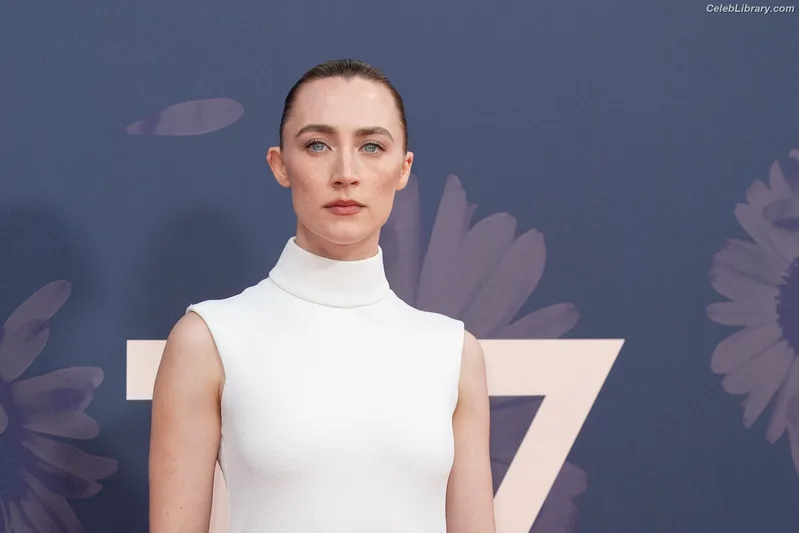Saoirse Ronan photo 11 of 406