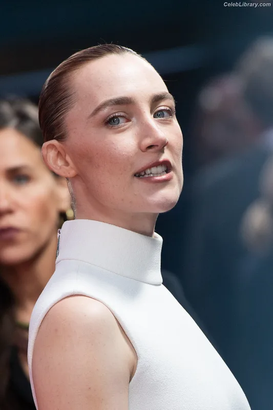 Saoirse Ronan photo 13 of 406