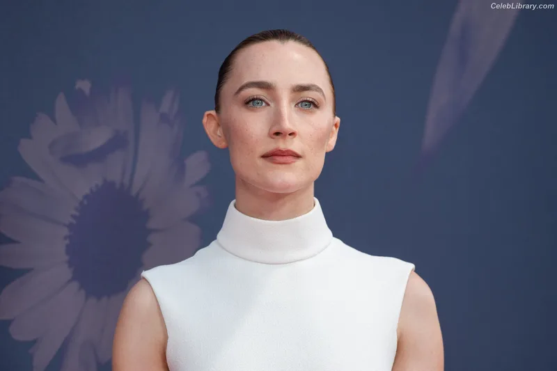 Saoirse Ronan photo 15 of 406