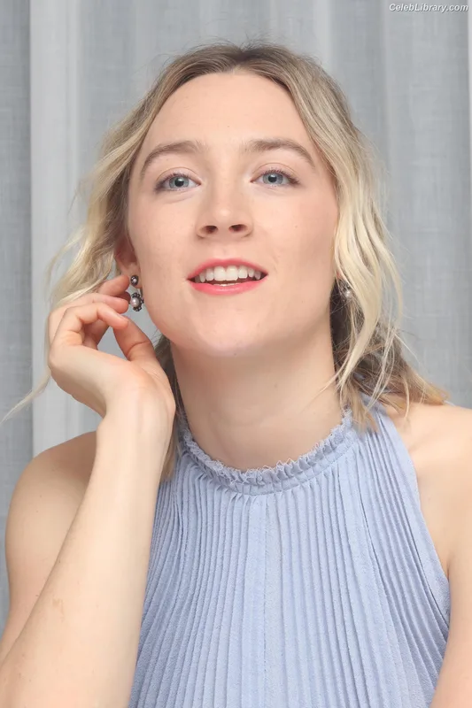 Saoirse Ronan photo 16 of 406