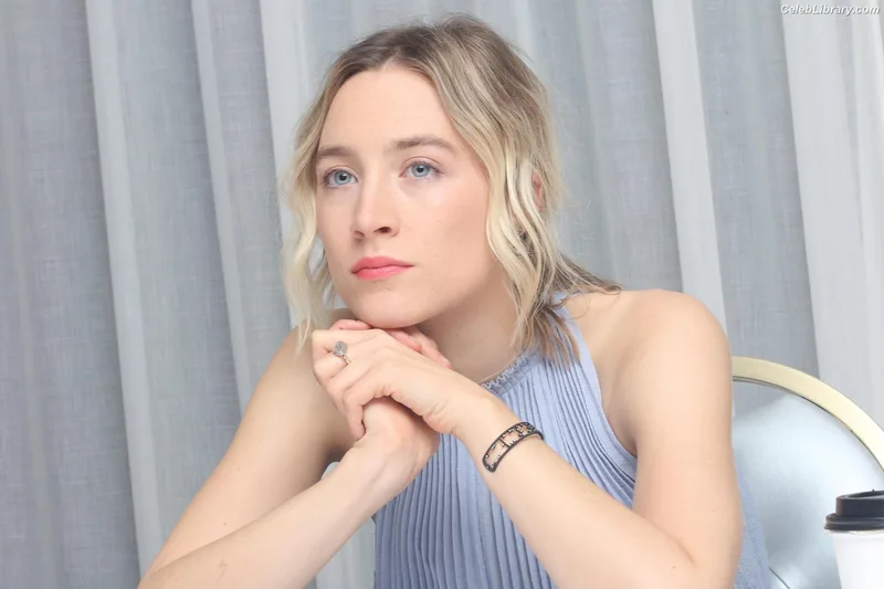 Saoirse Ronan photo 19 of 406
