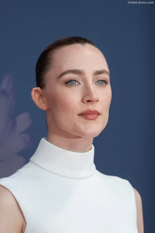 Saoirse Ronan photo 3 of 406