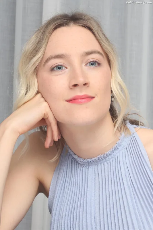 Saoirse Ronan photo 7 of 406