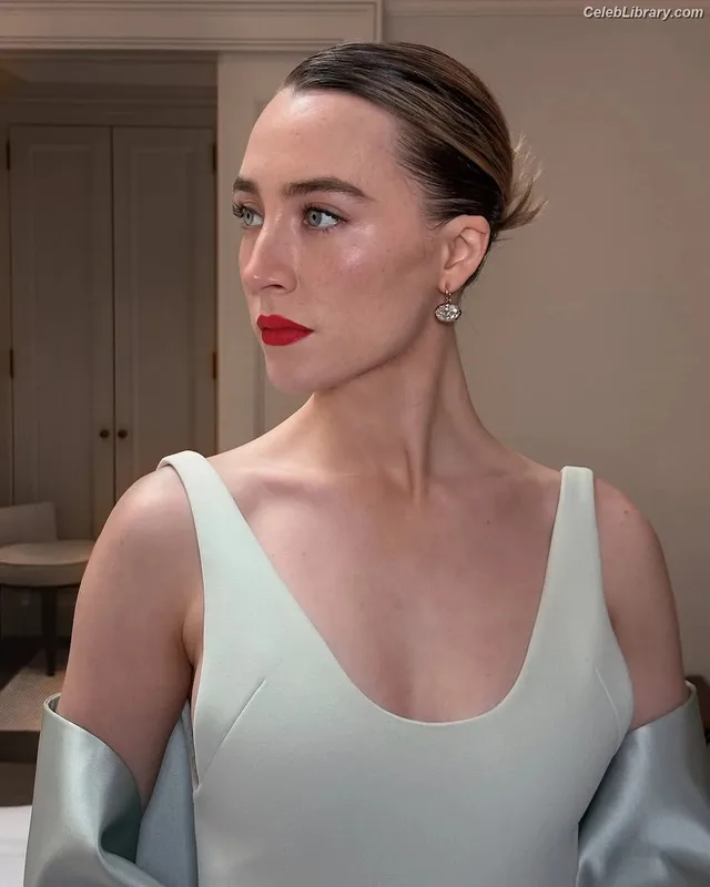 Saoirse Ronan photo 14 of 406