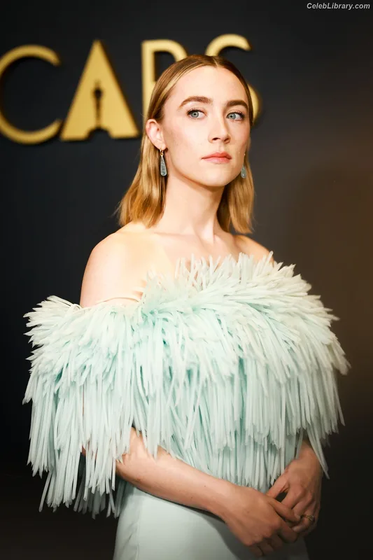 Saoirse Ronan photo 4 of 406