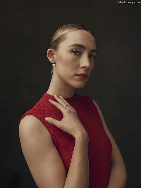 Saoirse Ronan photo 13 of 406