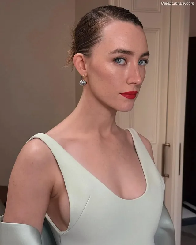 Saoirse Ronan photo 14 of 406