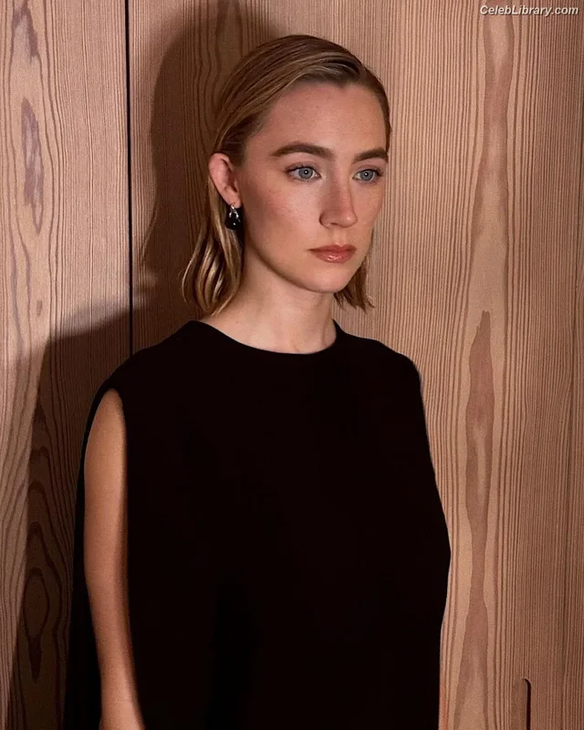 Saoirse Ronan photo 18 of 406