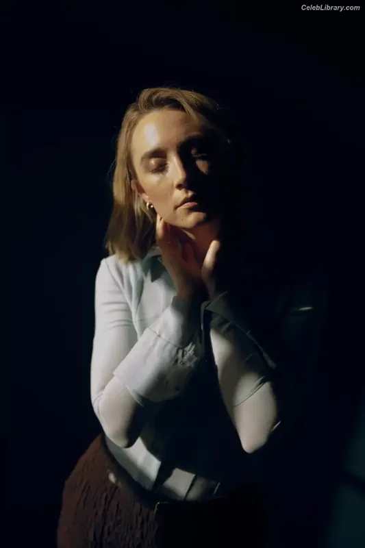 Saoirse Ronan photo 20 of 406