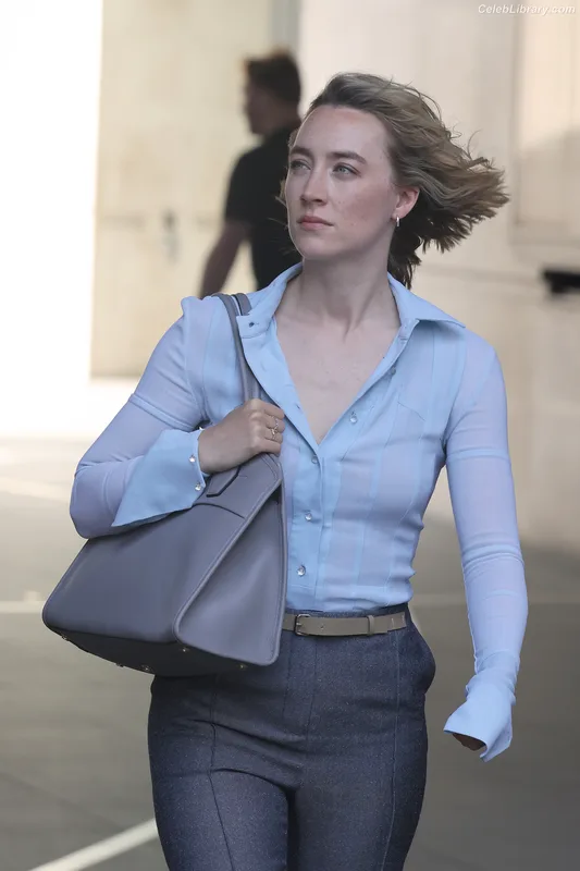 Saoirse Ronan photo 21 of 406