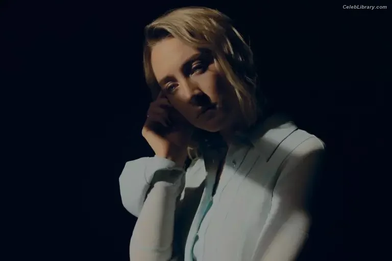Saoirse Ronan photo 23 of 406