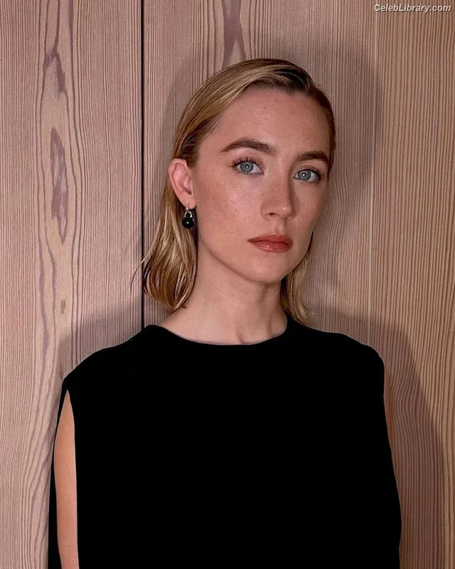 Saoirse Ronan photo 24 of 406